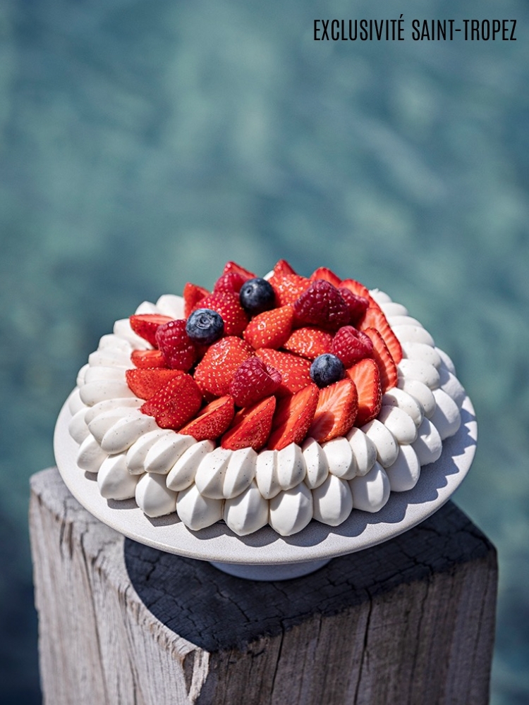 Red Berries Pavlova | La Patisserie Cyril Lignac Red Berries Pavlova | La Patisserie Cyril Lignac