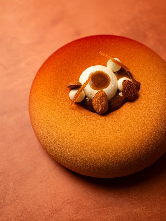 Almond Mandarin | La Patisserie Cyril Lignac