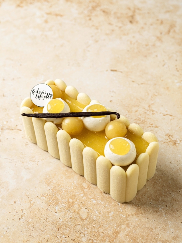 Pear and Vanilla Christmas Log | La Patisserie Cyril Lignac