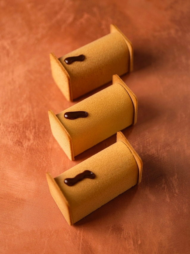 Almond and Mandarin Buchette | La Patisserie Cyril Lignac