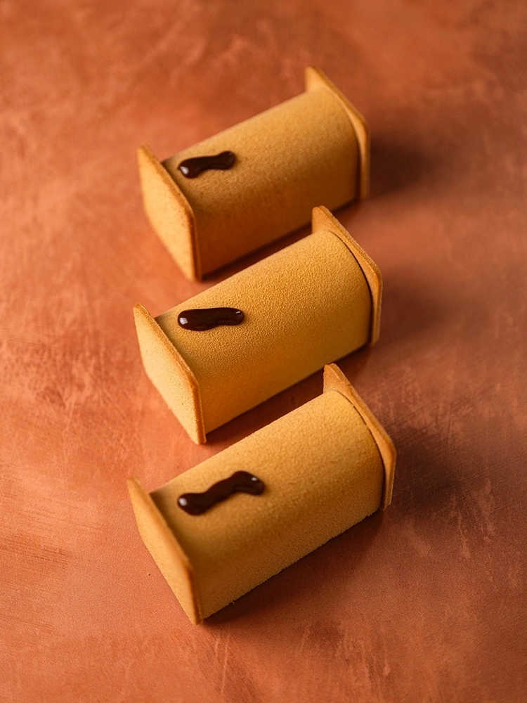 Bûchette Amande Mandarine La Patisserie Cyril Lignac