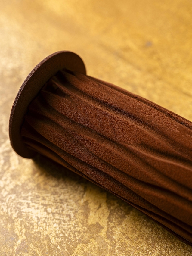 Chocolat Praliné Christmas Log | La Patisserie Cyril Lignac