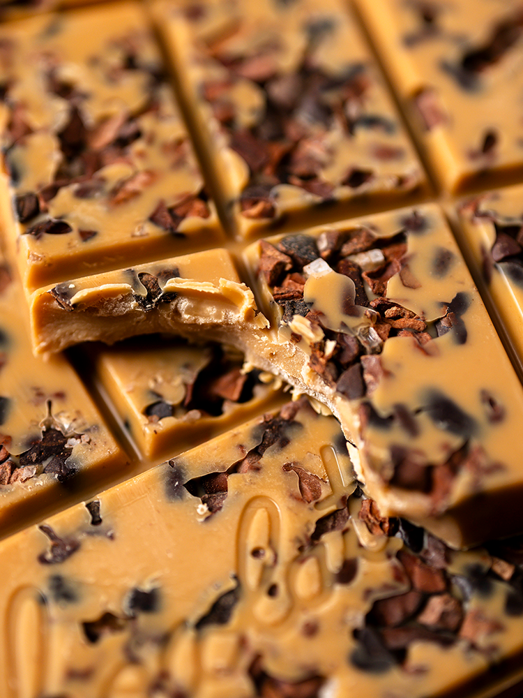 Dulcey Cocoa Nib Tablet | La Patisserie Cyril Lignac