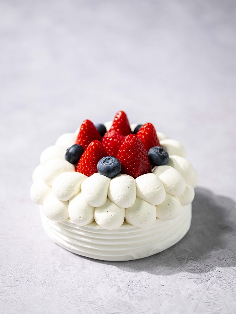 Red Berries Pavlova to share | La Patisserie Cyril Lignac