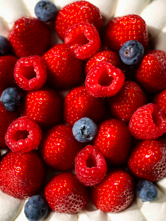 Pavlova Fruits rouges et noirs La Patisserie Cyril Lignac