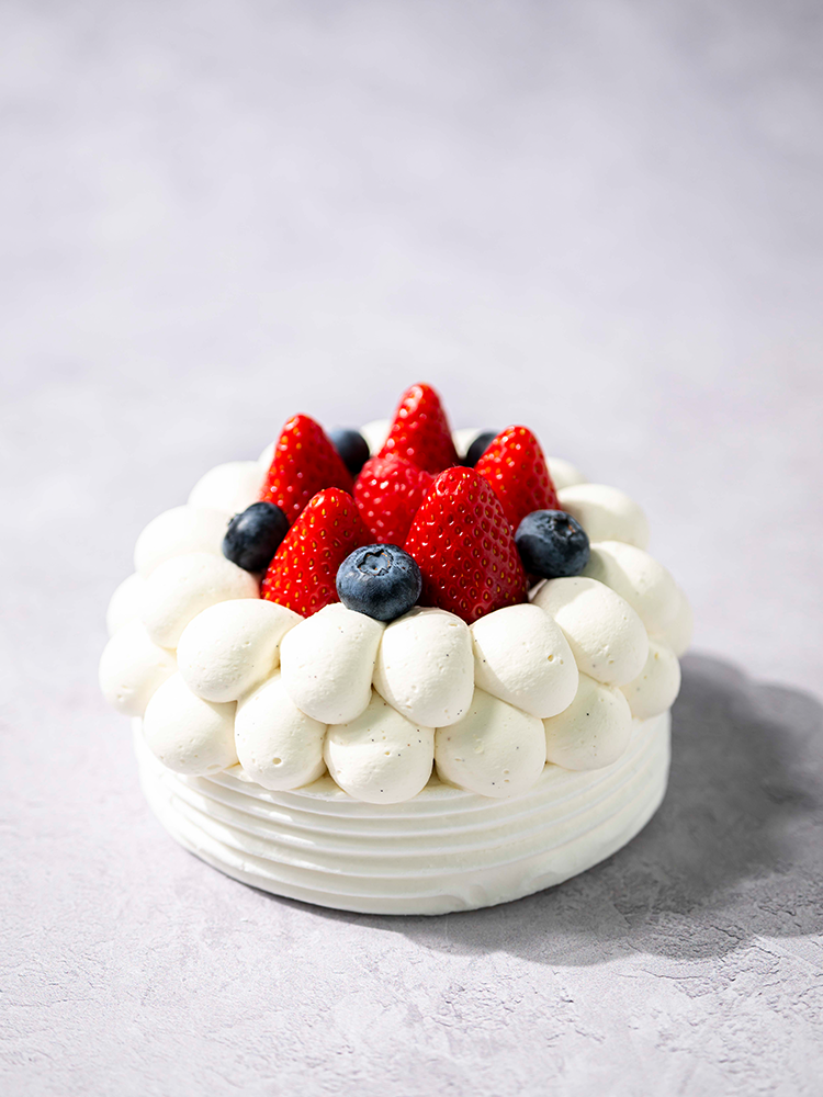 Pavlova Fruits rouges et noirs La Patisserie Cyril Lignac