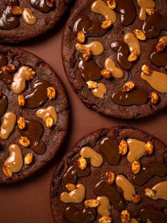 Chocolate Peanut XL Cookie | La Patisserie Cyril Lignac