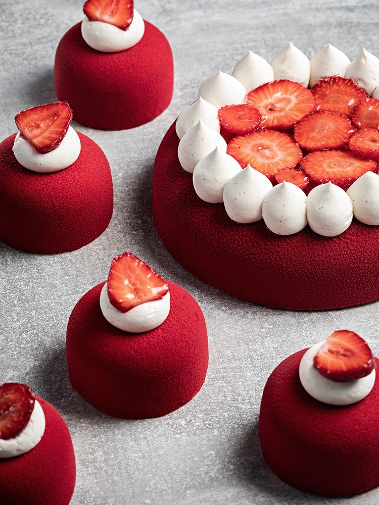 Strawberry Cake Individual | La Patisserie Cyril Lignac