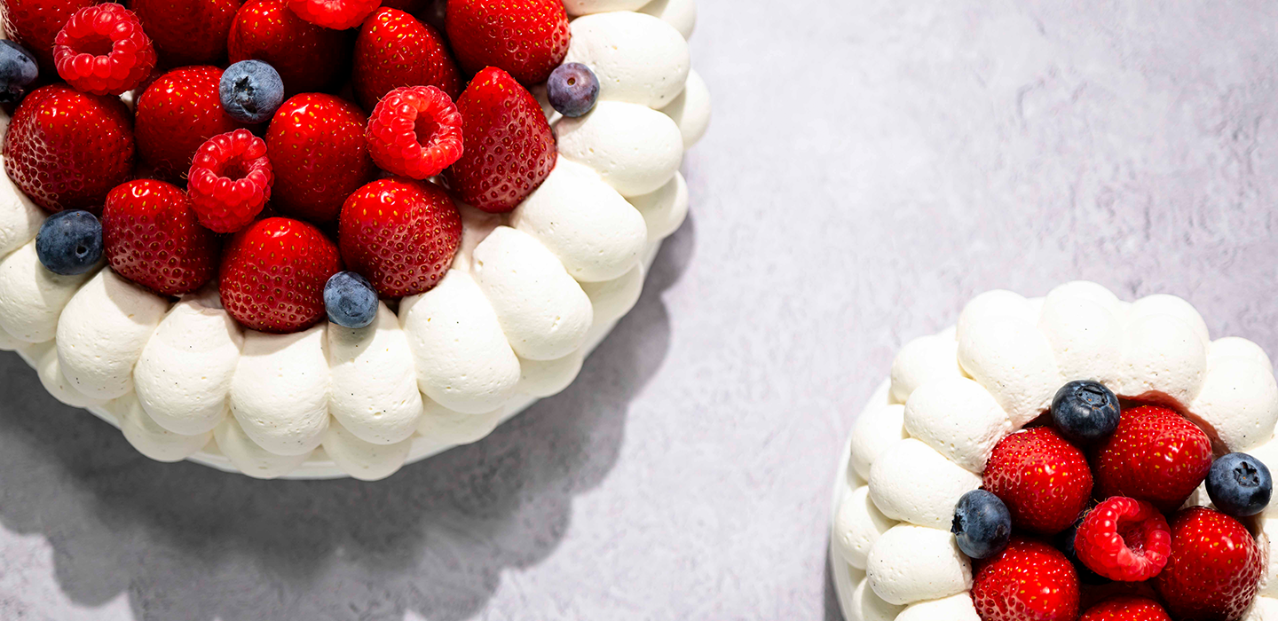 <span class="black">PAVLOVA</span>